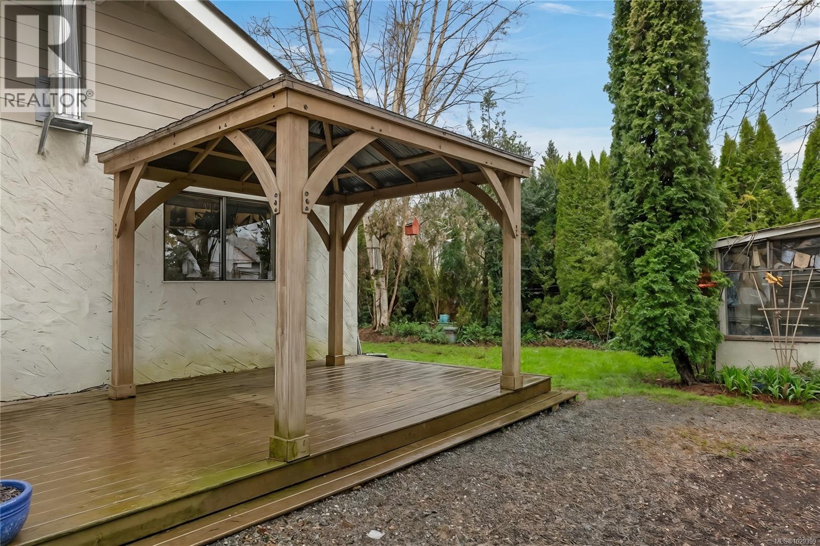 621 Coronation Ave - 5
