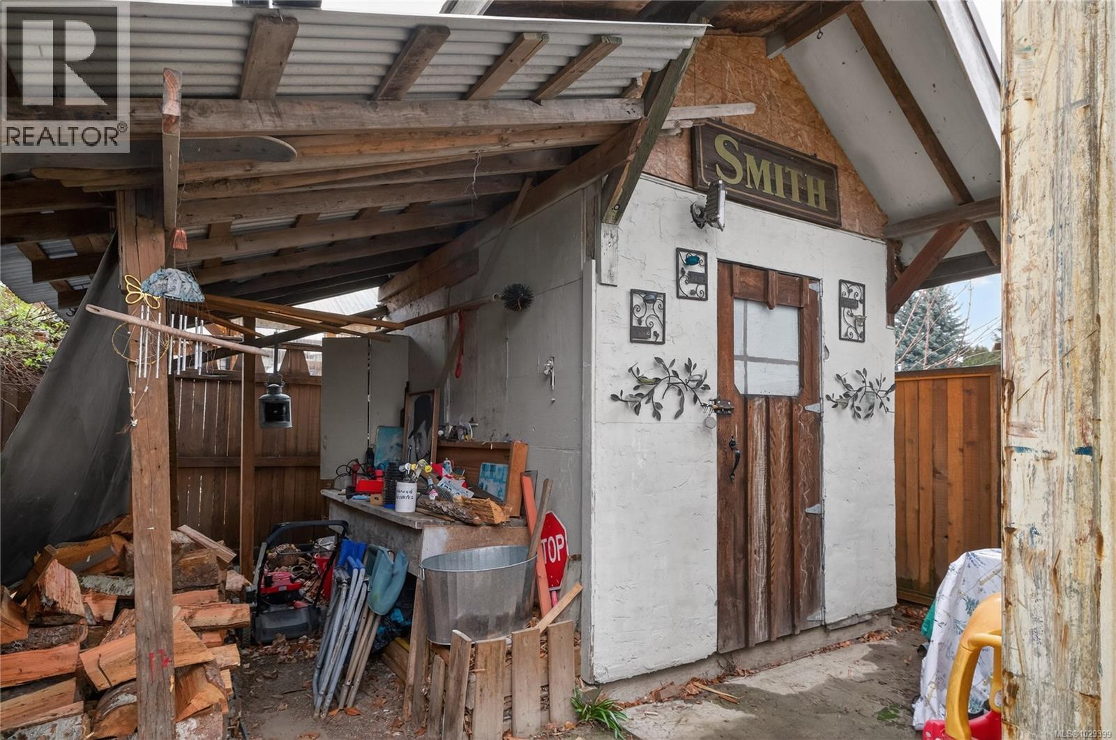 621 CORONATION AVE - 7