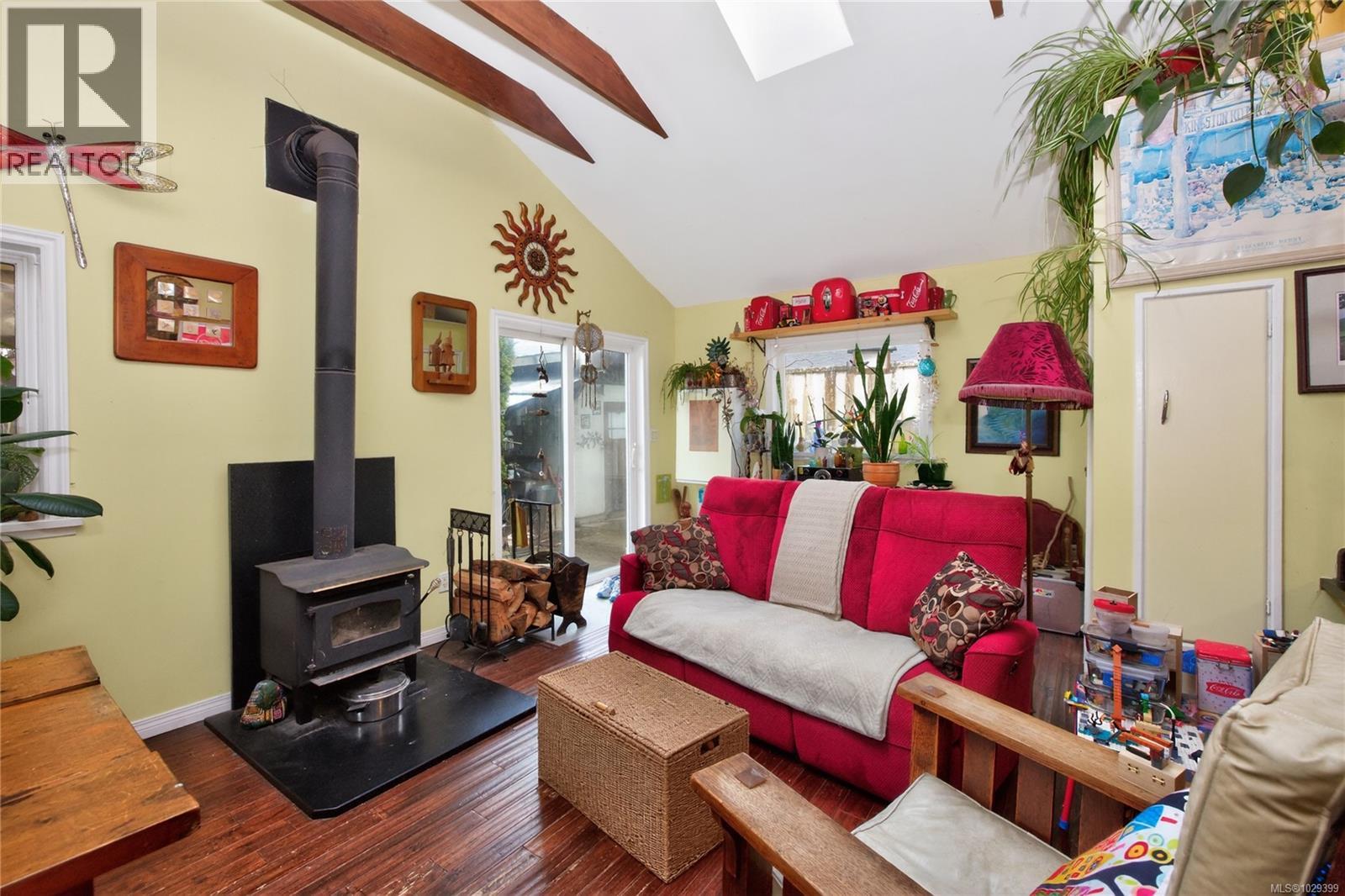 621 CORONATION AVE - 8