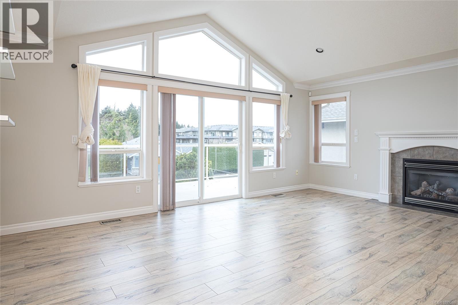 6599 KESTREL CRES - 10