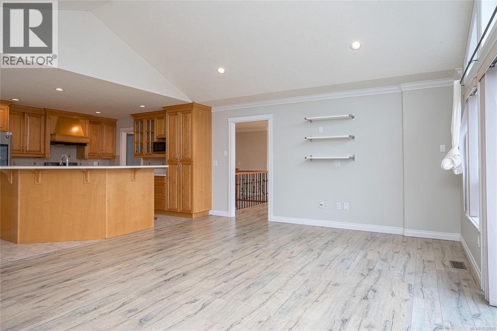 6599 KESTREL CRES - 11