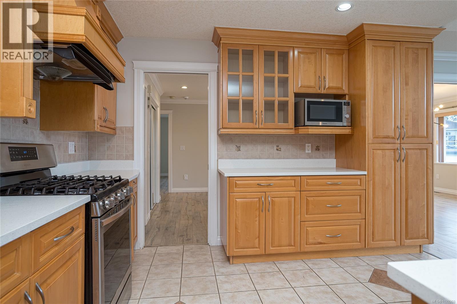 6599 KESTREL CRES - 14