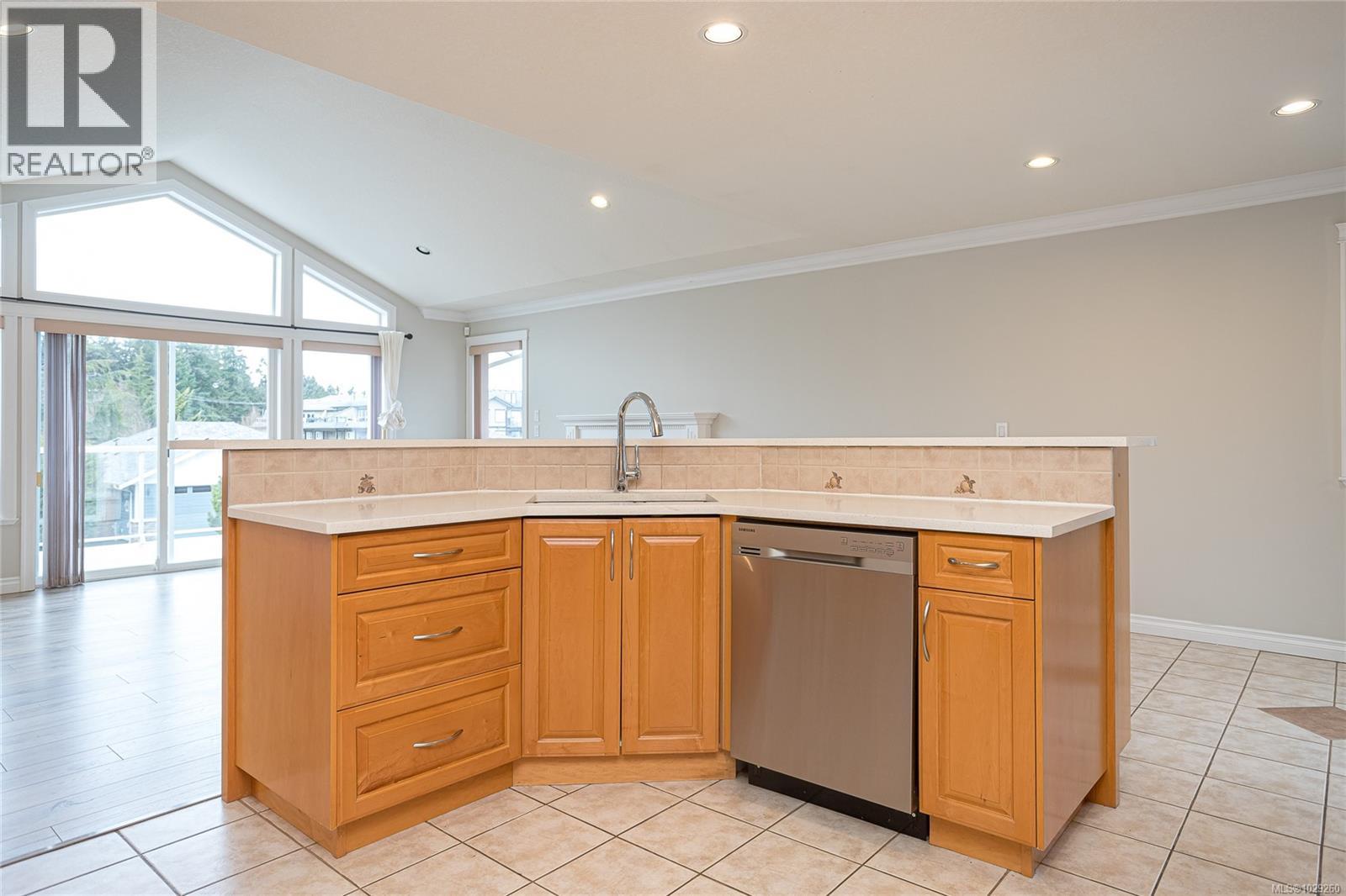 6599 KESTREL CRES - 15