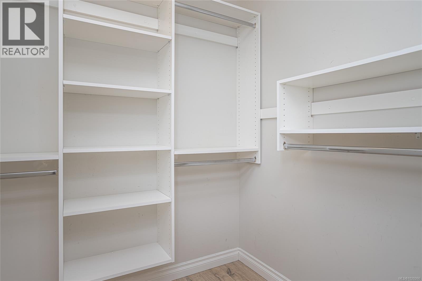 6599 KESTREL CRES - 18