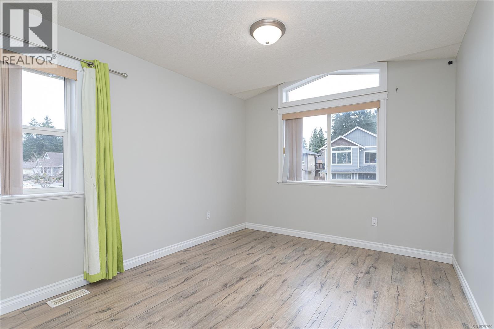 6599 KESTREL CRES - 22