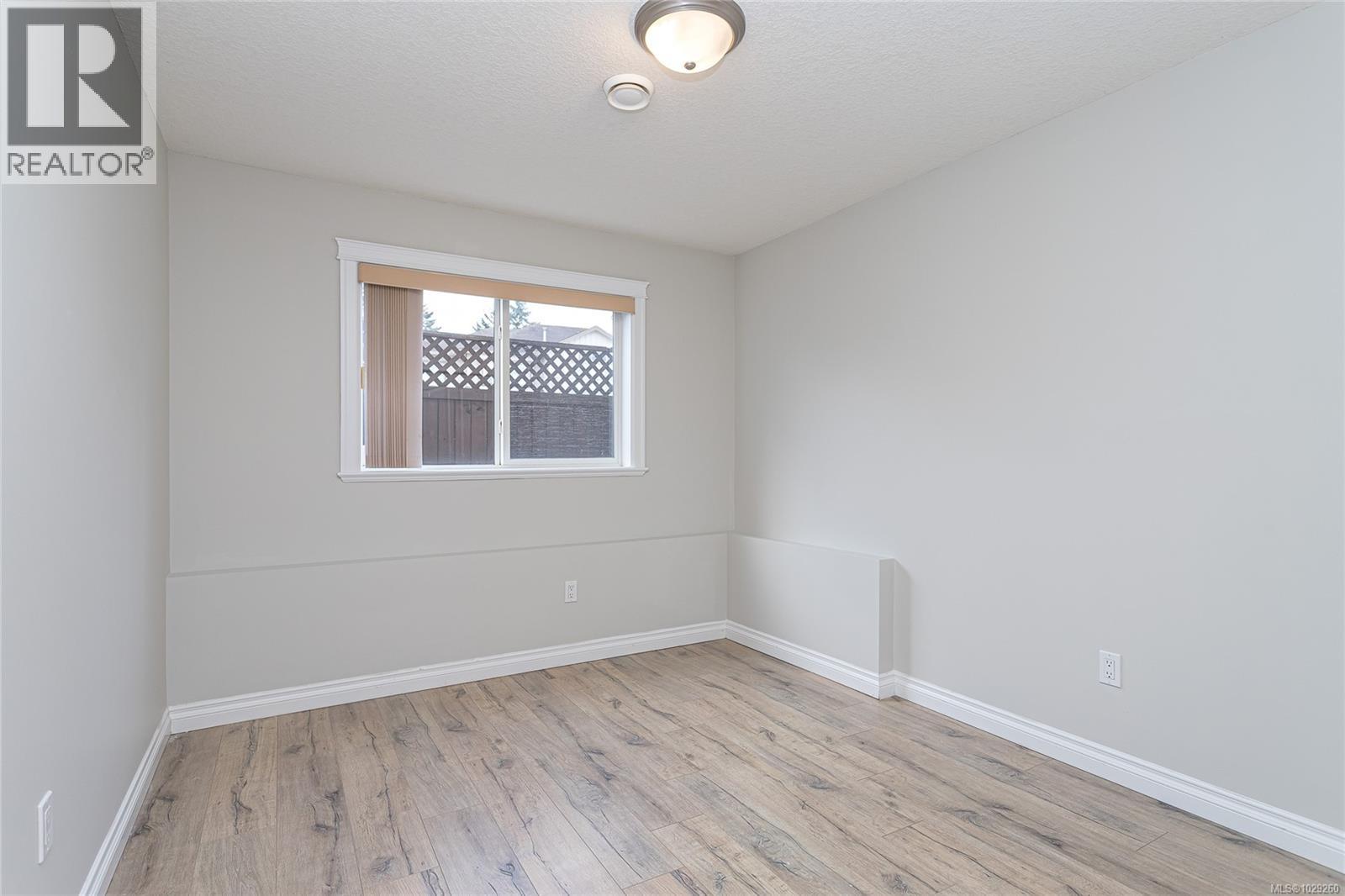 6599 KESTREL CRES - 25