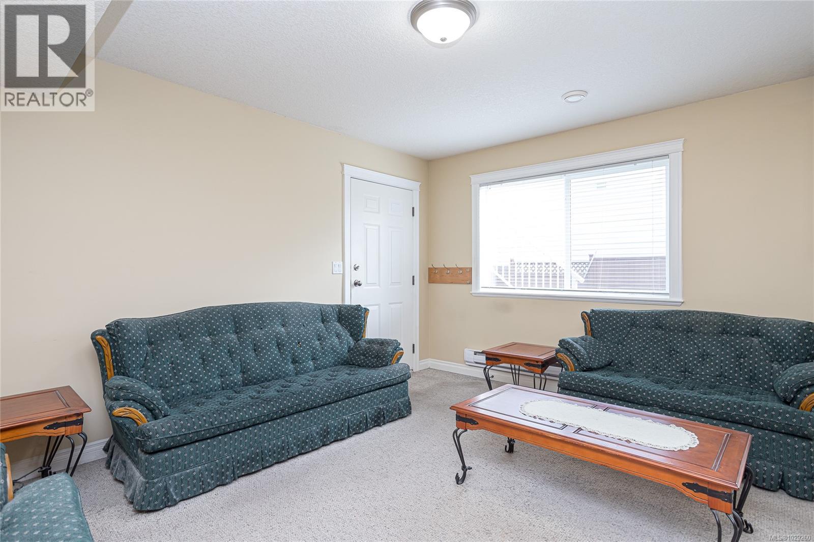 6599 KESTREL CRES - 32