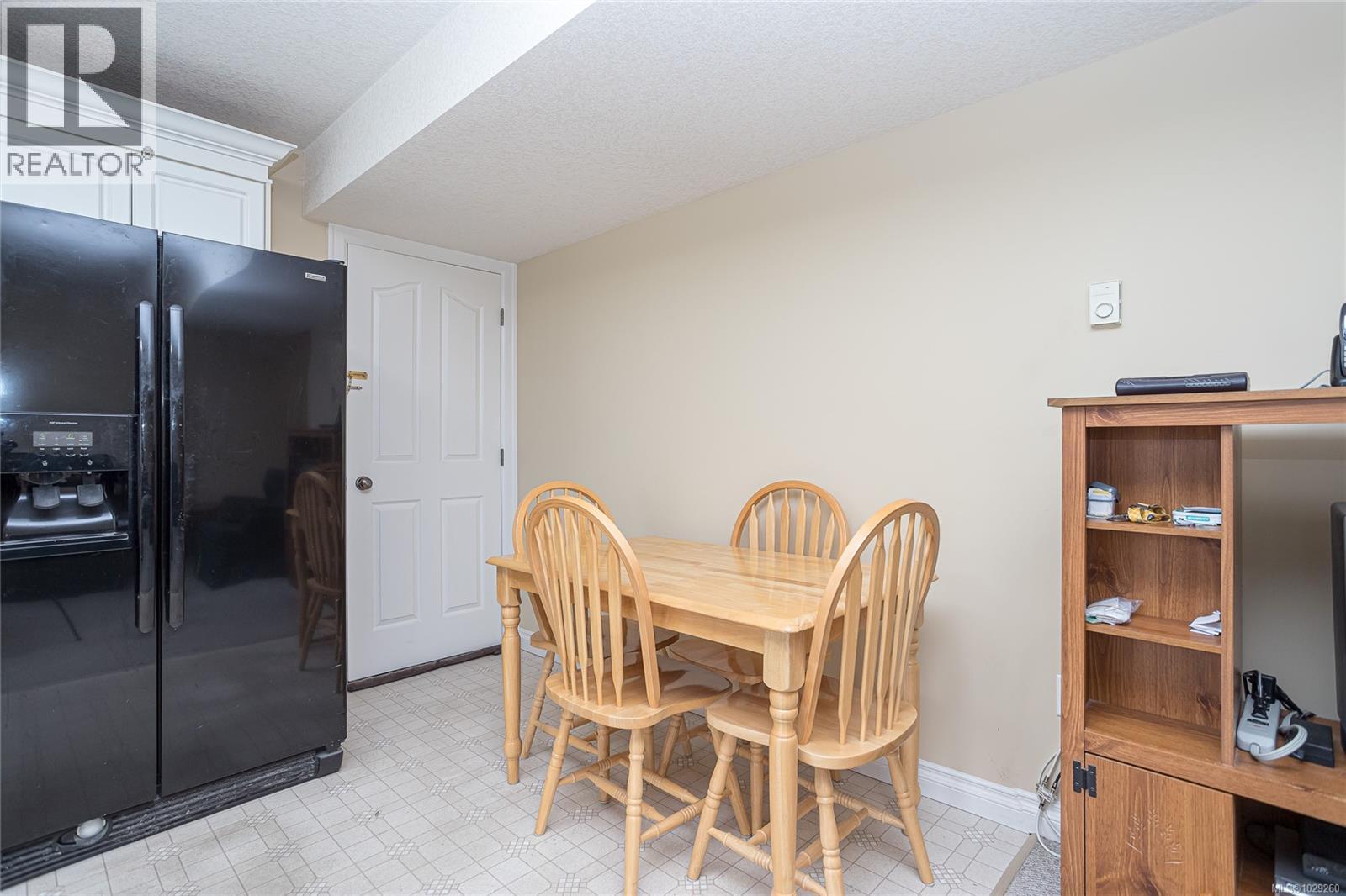 6599 KESTREL CRES - 33