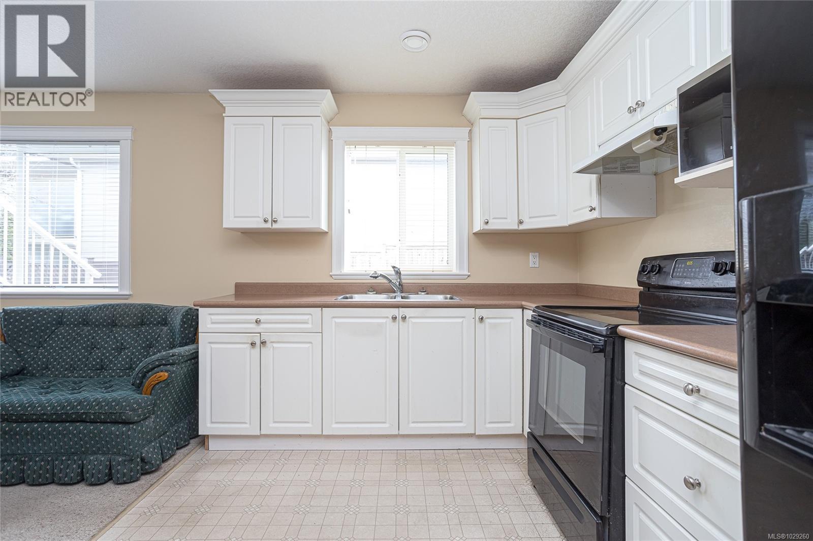 6599 KESTREL CRES - 35