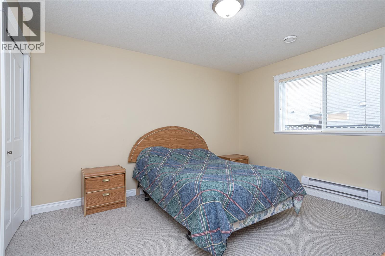 6599 KESTREL CRES - 38