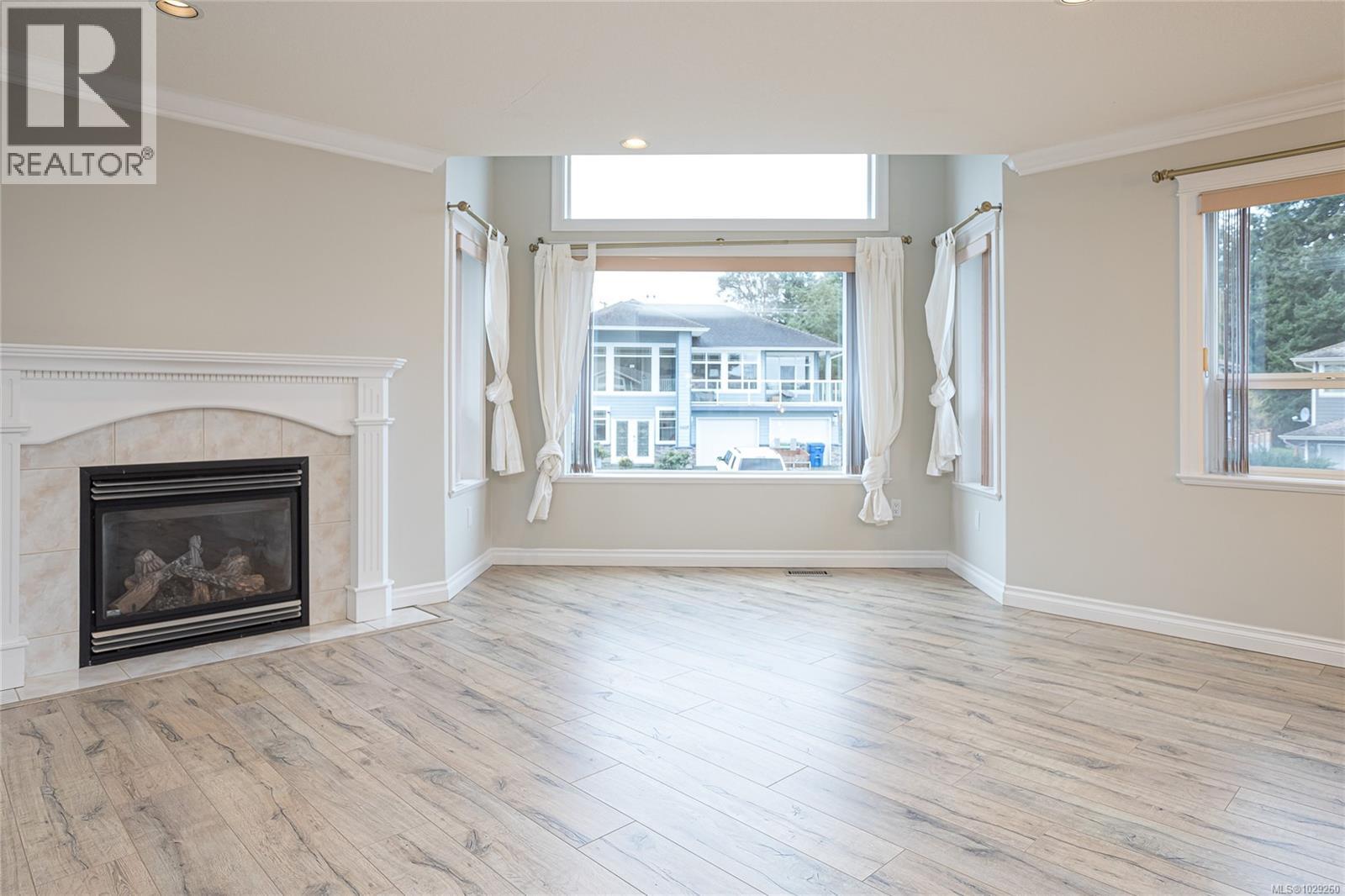 6599 KESTREL CRES - 7