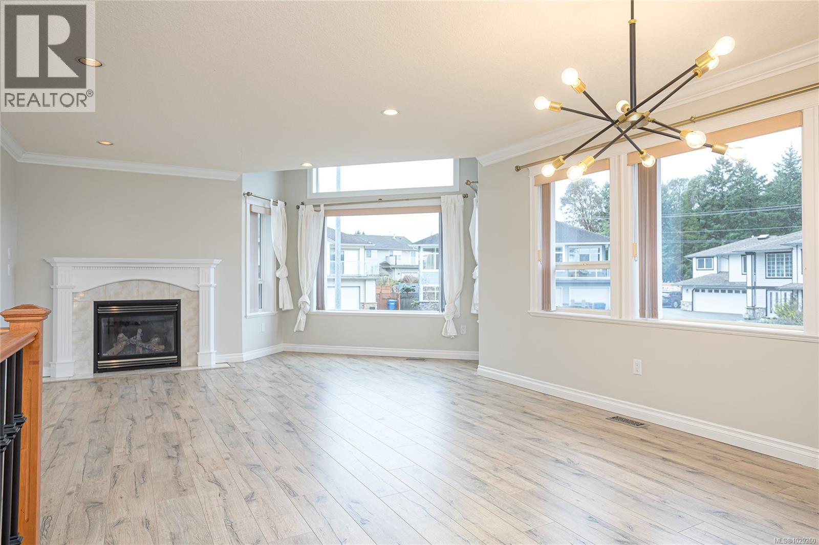 6599 KESTREL CRES - 9