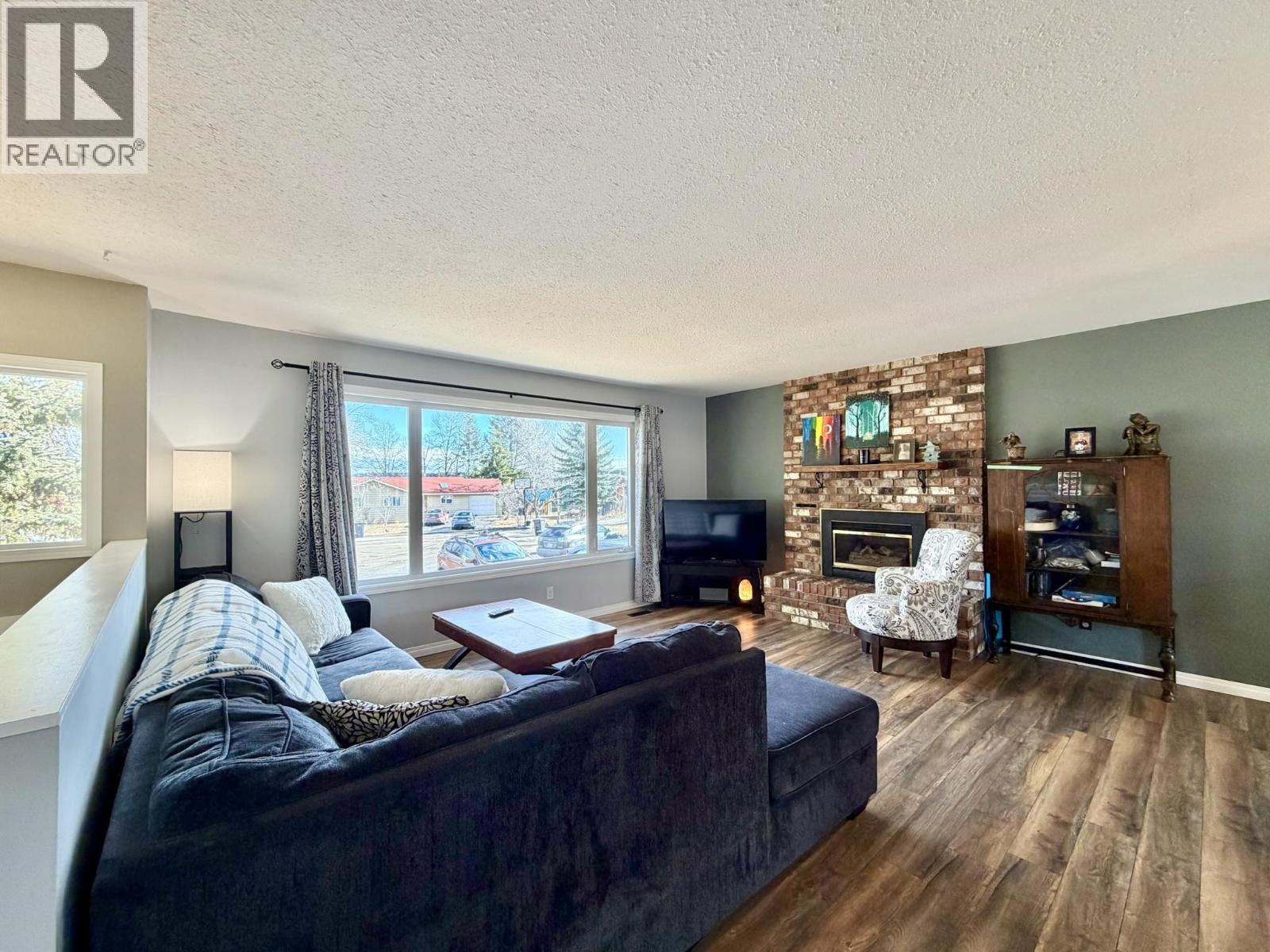 393 BIRCH PLACE - 7