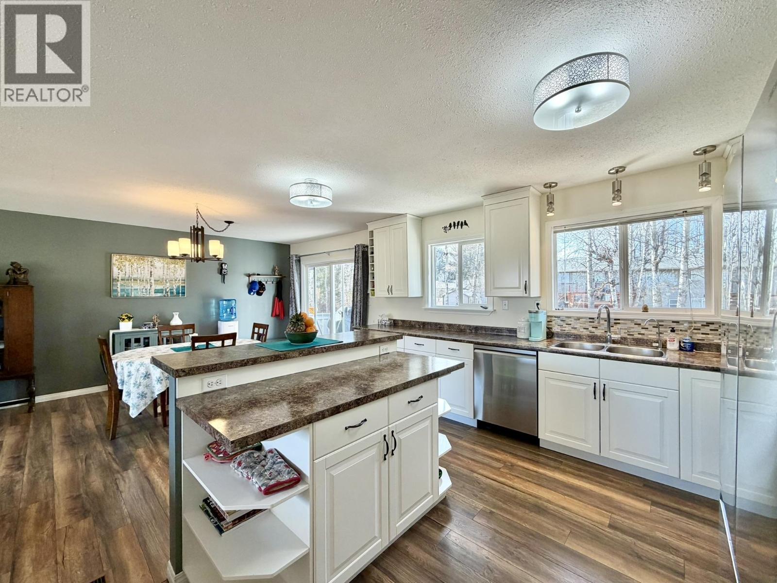 393 BIRCH PLACE - 9