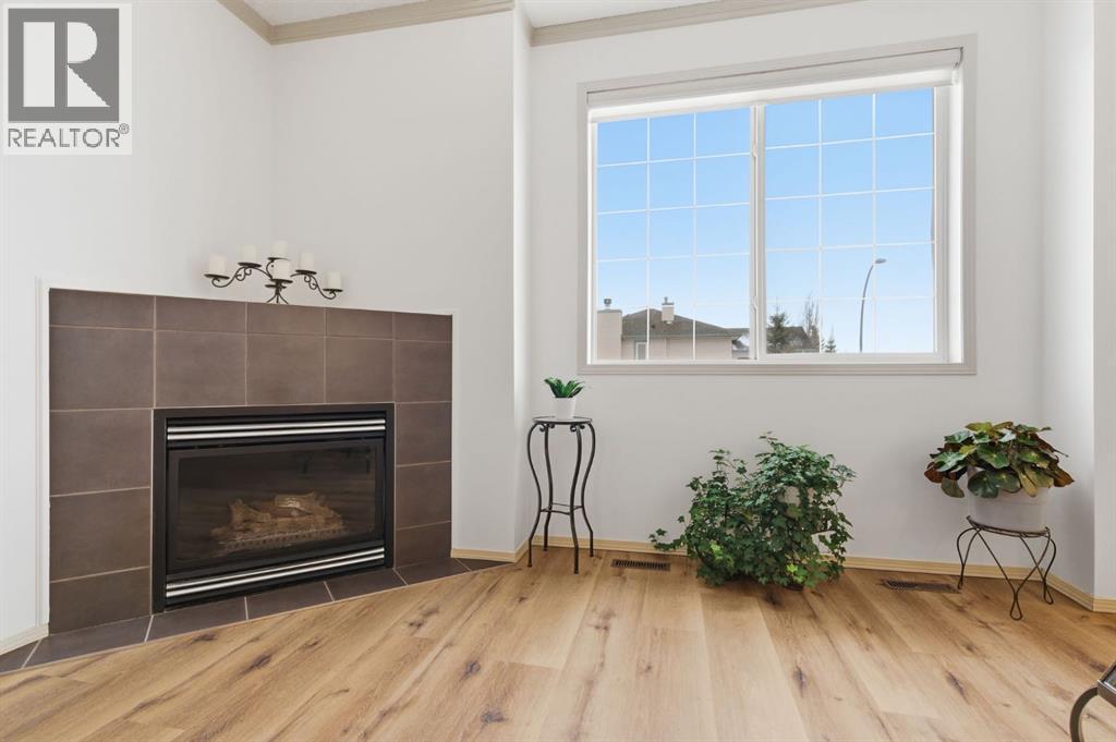 Single Family House for Sale in  Douglas Ridge Circle SE Douglasdale/Glen Calgary 