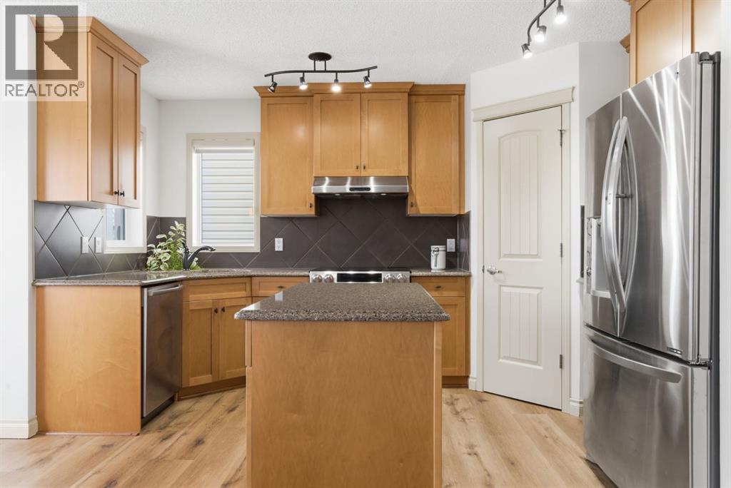 Single Family House for Sale in  Douglas Ridge Circle SE Douglasdale/Glen Calgary 