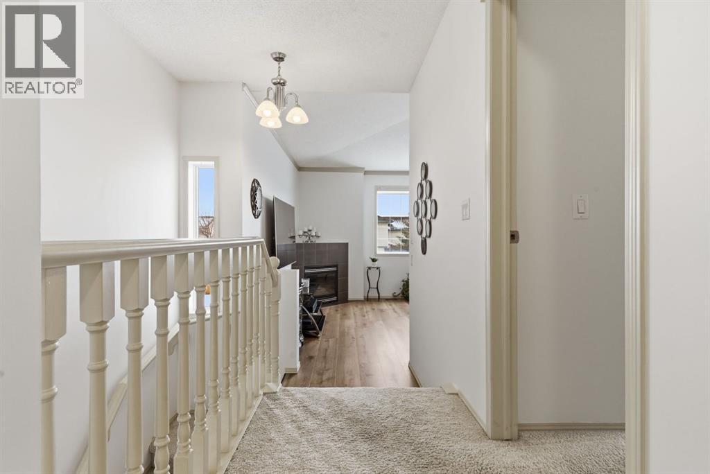 Single Family House for Sale in  Douglas Ridge Circle SE Douglasdale/Glen Calgary 