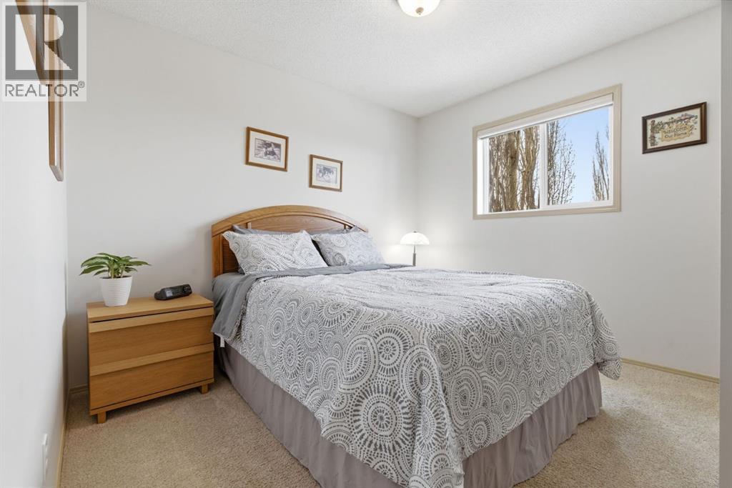 Single Family House for Sale in  Douglas Ridge Circle SE Douglasdale/Glen Calgary 