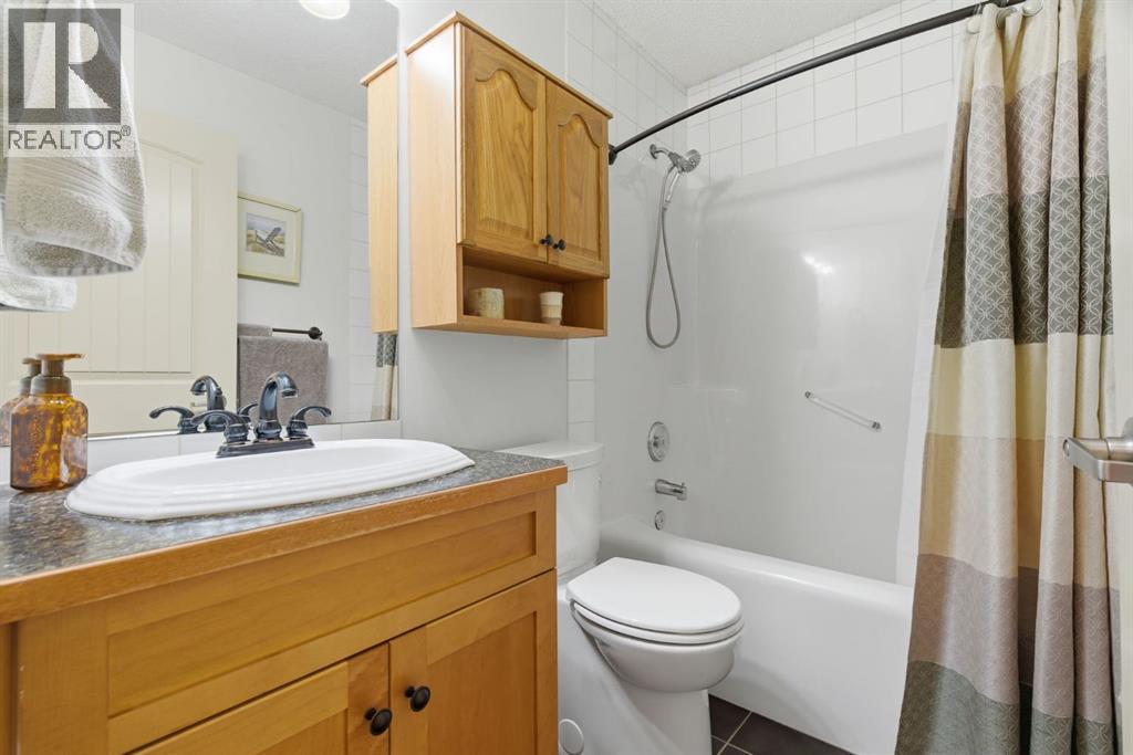 Single Family House for Sale in  Douglas Ridge Circle SE Douglasdale/Glen Calgary 