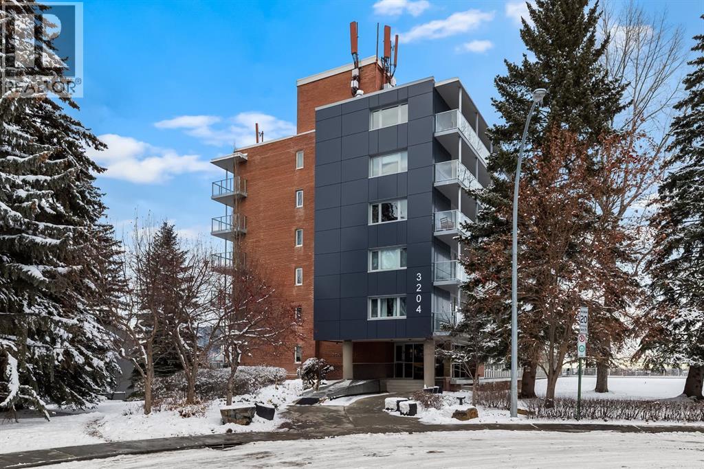 
          3204 Rideau Place Southwest
            <br/>
            <span>Calgary</span>
            , 
            <span>AB</span>
             <span>T2S1Z2</span>
         - Photo 15