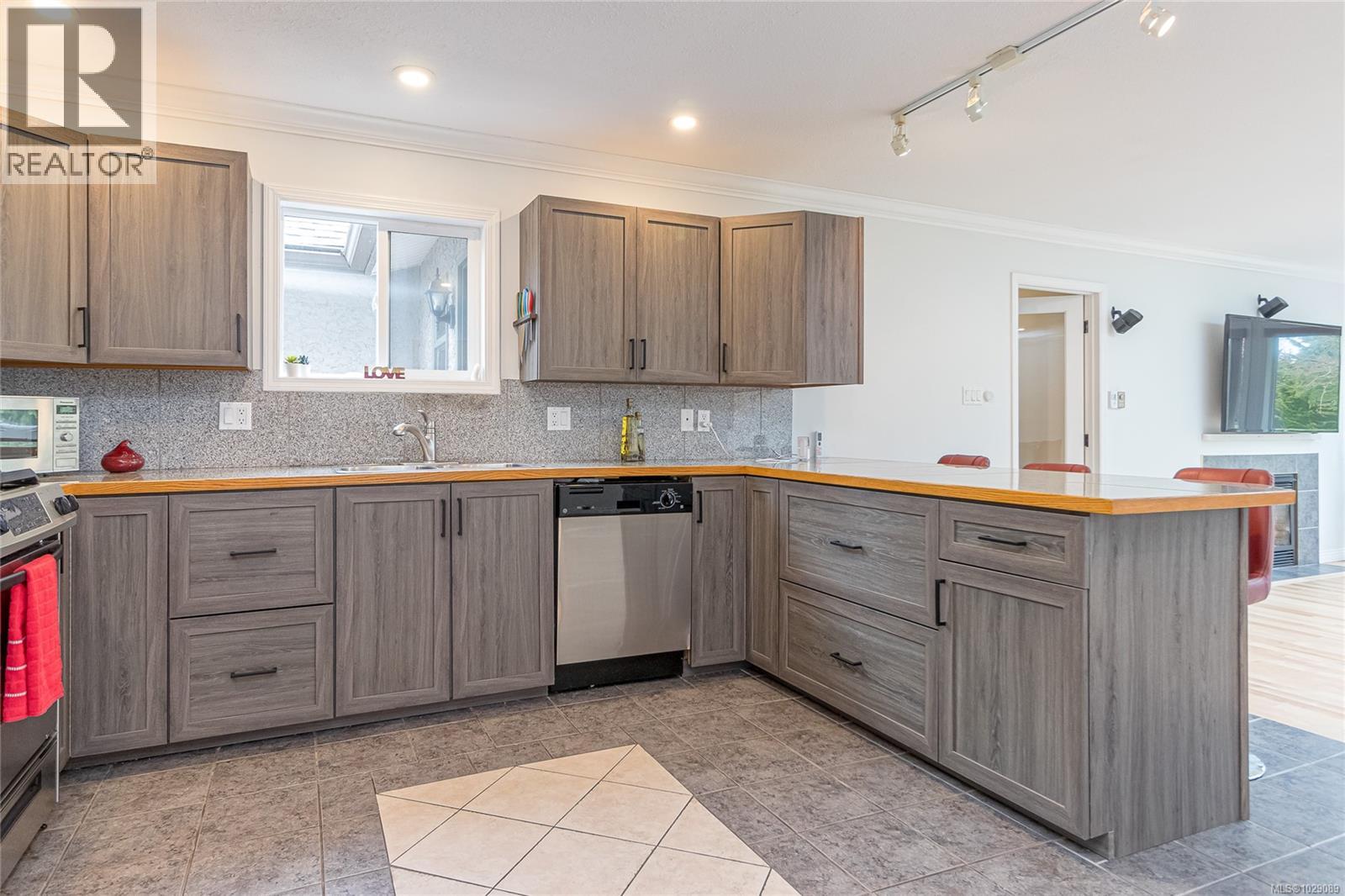 1023 HARLEQUIN RD - 21