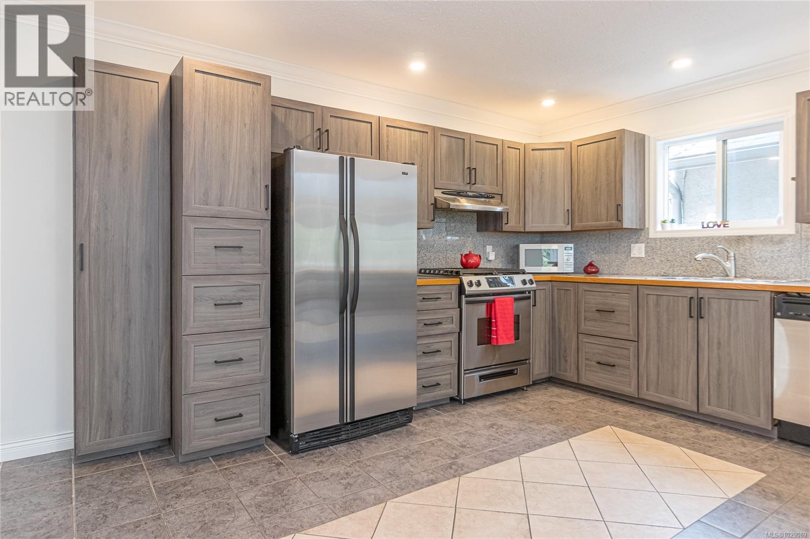 1023 HARLEQUIN RD - 19