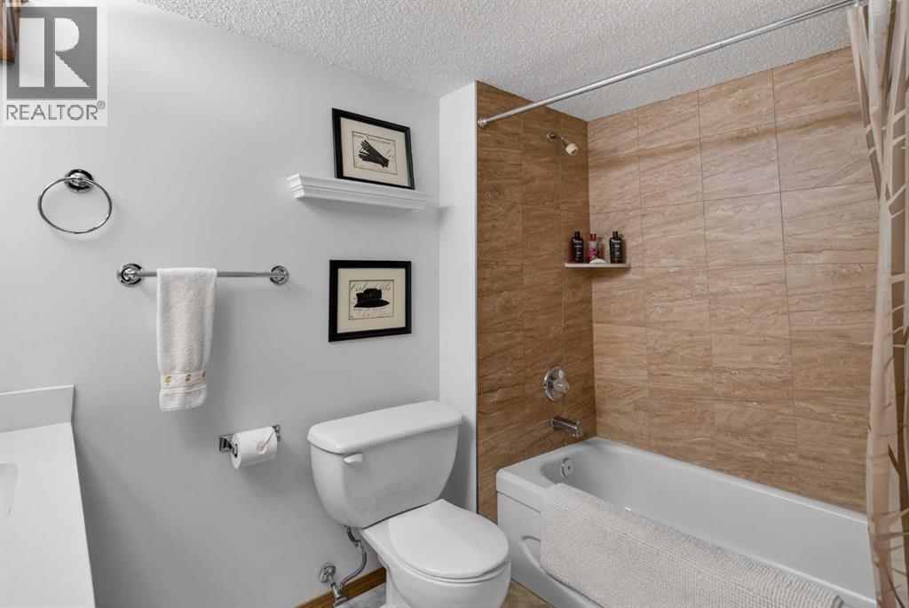 Single Family House for Sale in  Hawkwood Boulevard NW Hawkwood Calgary 