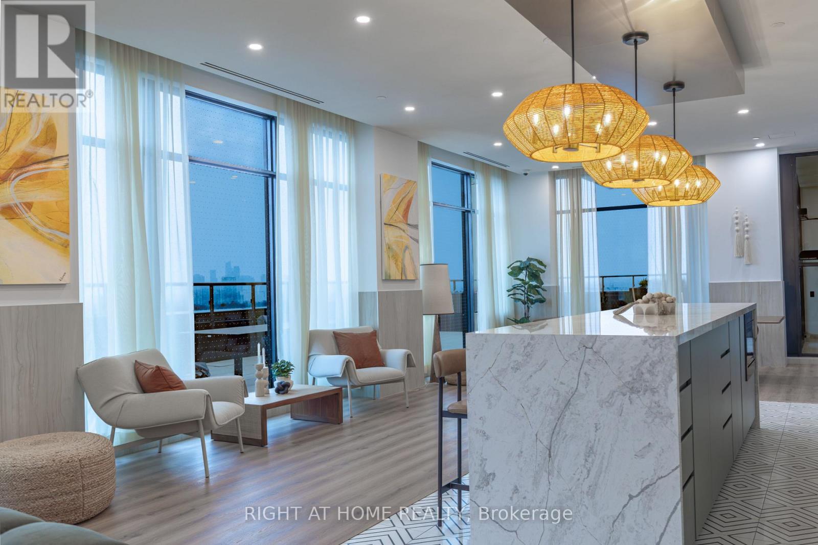 402 – 1660 BLOOR STREET W, Toronto (High Park North), Ontario