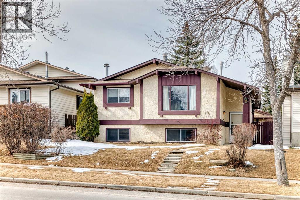 Single Family House Bi-level for Sale in  Berwick Way NW Beddington Heights Calgary 