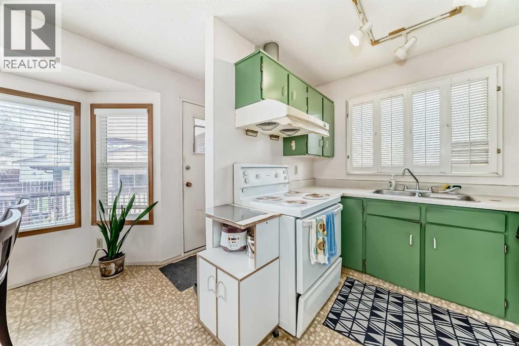 Single Family House Bi-level for Sale in  Berwick Way NW Beddington Heights Calgary 