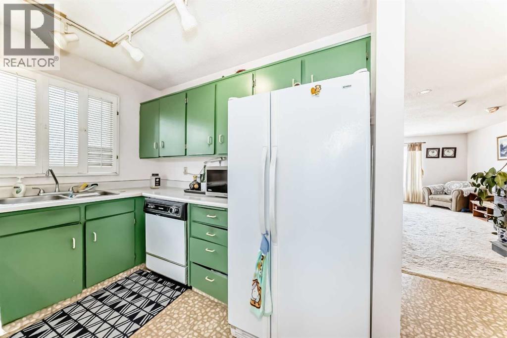 Single Family House Bi-level for Sale in  Berwick Way NW Beddington Heights Calgary 