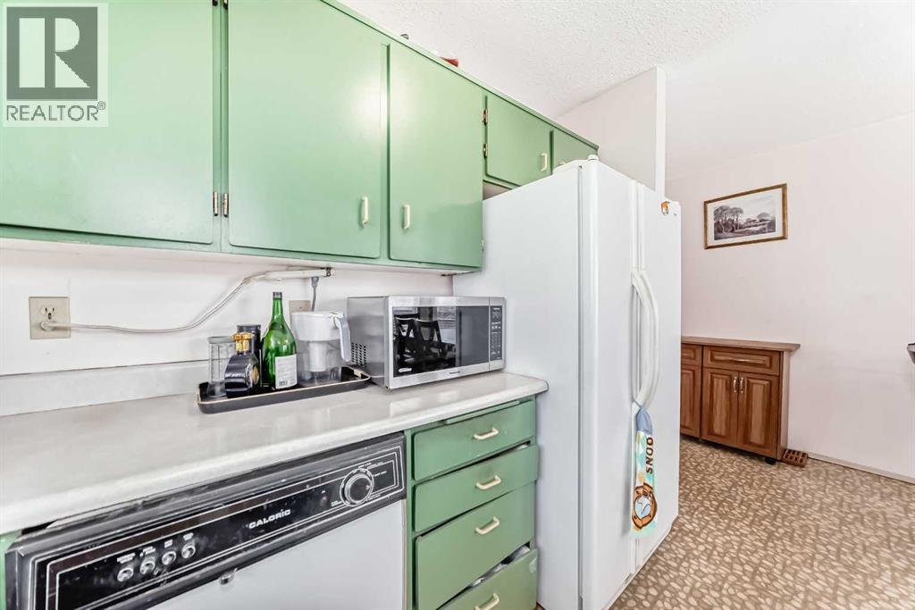 Single Family House Bi-level for Sale in  Berwick Way NW Beddington Heights Calgary 