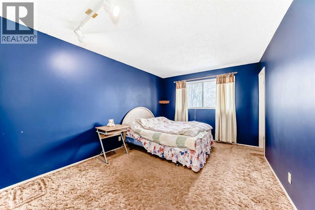 Single Family House Bi-level for Sale in  Berwick Way NW Beddington Heights Calgary 