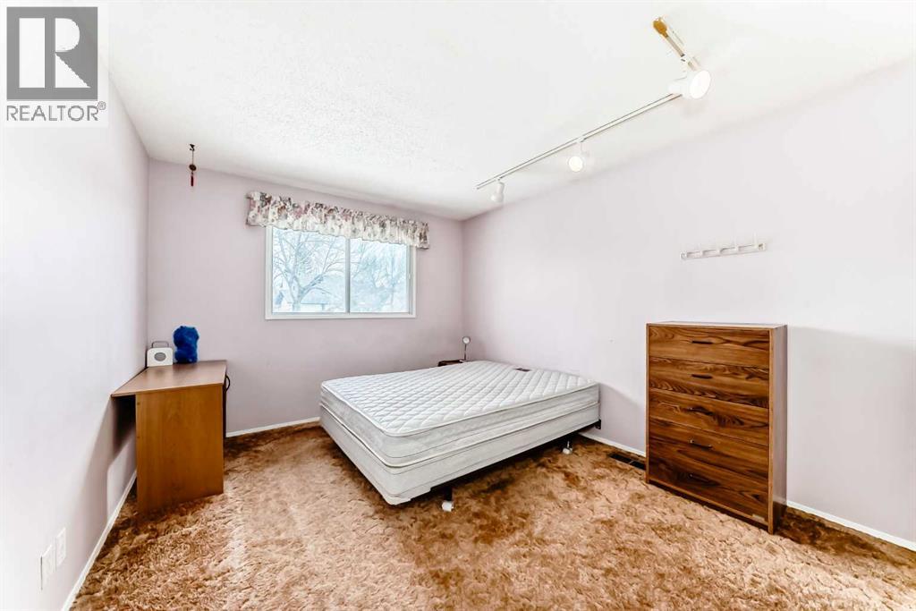 Single Family House Bi-level for Sale in  Berwick Way NW Beddington Heights Calgary 