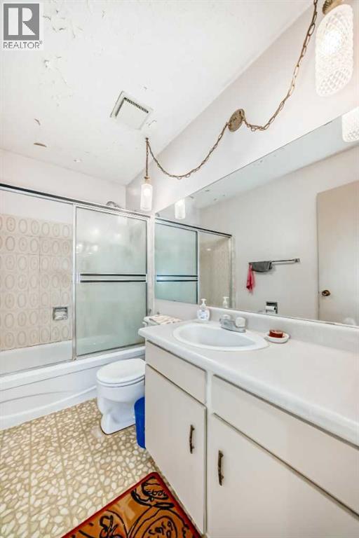 Single Family House Bi-level for Sale in  Berwick Way NW Beddington Heights Calgary 