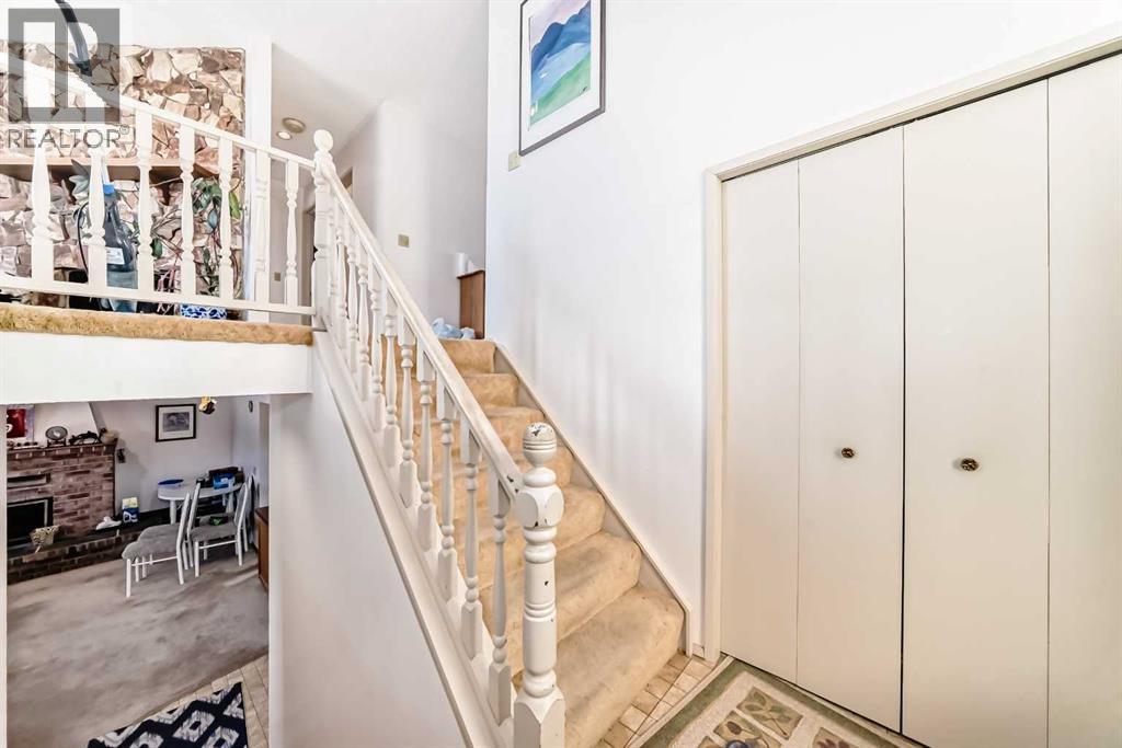 Single Family House Bi-level for Sale in  Berwick Way NW Beddington Heights Calgary 