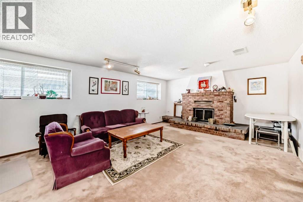 Single Family House Bi-level for Sale in  Berwick Way NW Beddington Heights Calgary 