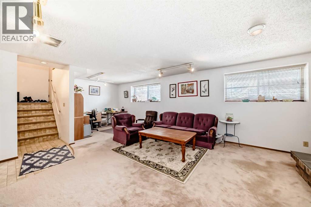 Single Family House Bi-level for Sale in  Berwick Way NW Beddington Heights Calgary 