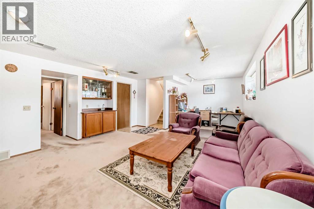 Single Family House Bi-level for Sale in  Berwick Way NW Beddington Heights Calgary 