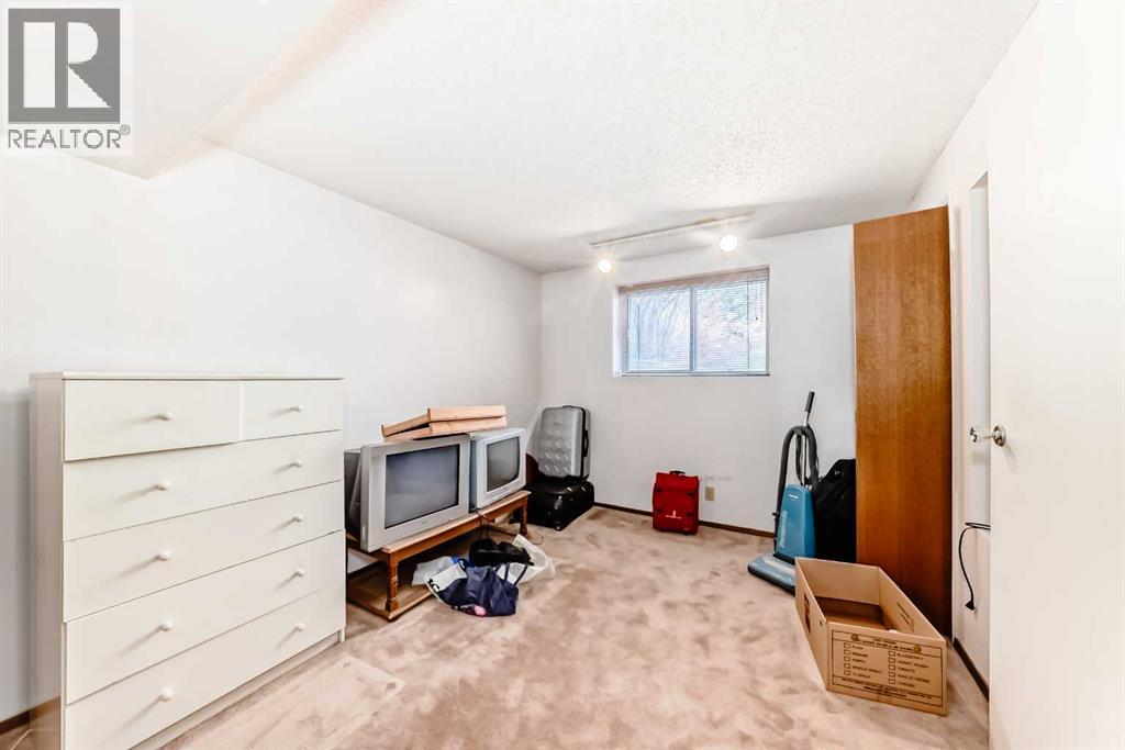 Single Family House Bi-level for Sale in  Berwick Way NW Beddington Heights Calgary 