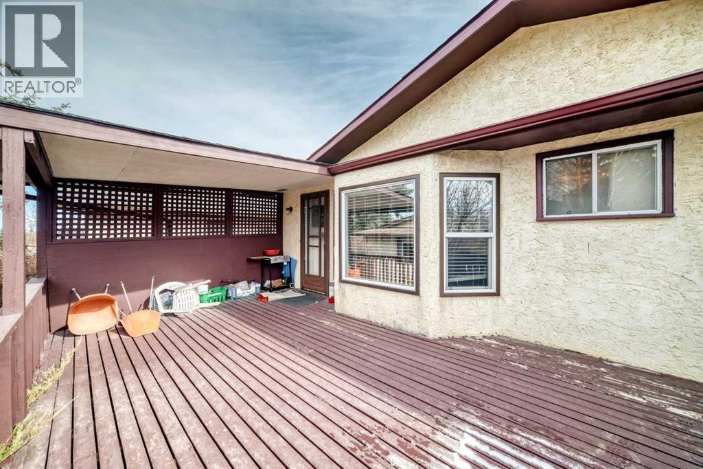 Single Family House Bi-level for Sale in  Berwick Way NW Beddington Heights Calgary 