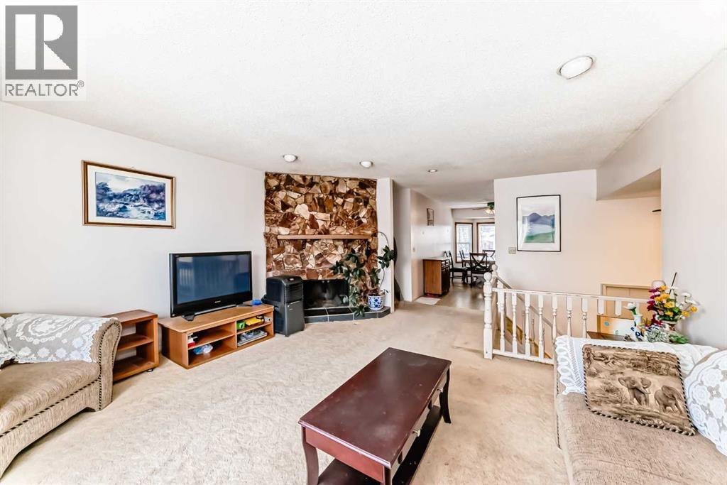 Single Family House Bi-level for Sale in  Berwick Way NW Beddington Heights Calgary 