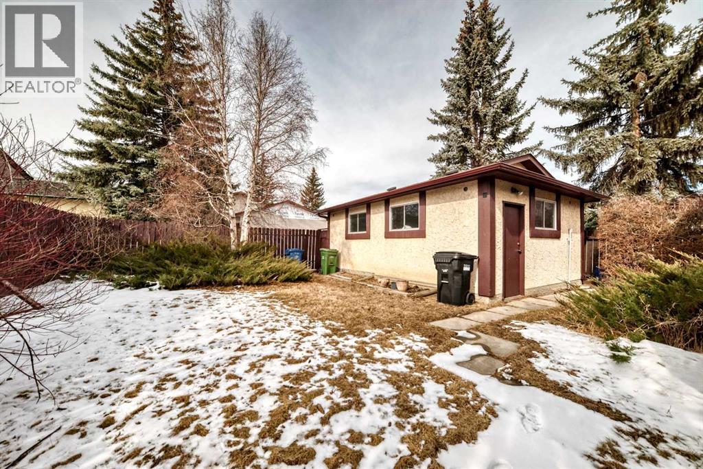 Single Family House Bi-level for Sale in  Berwick Way NW Beddington Heights Calgary 