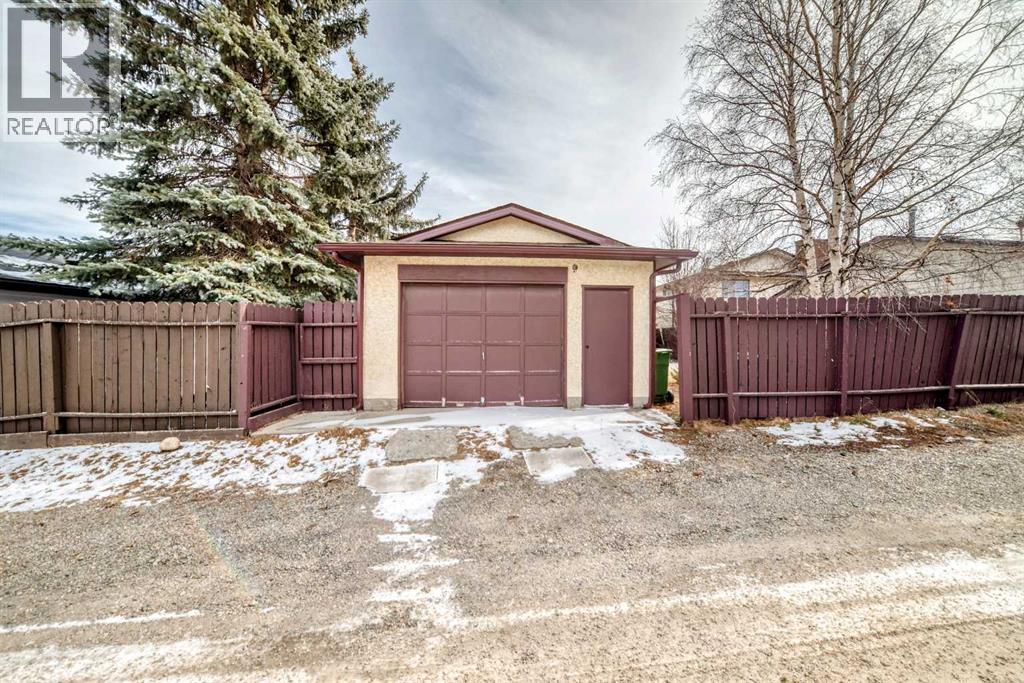 Single Family House Bi-level for Sale in  Berwick Way NW Beddington Heights Calgary 