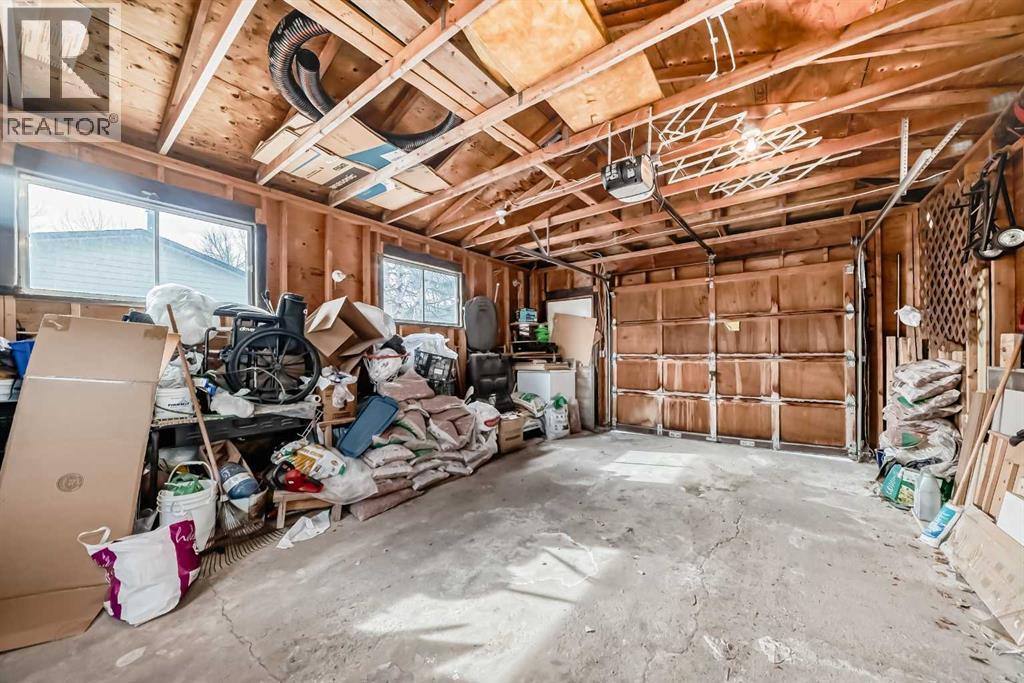 Single Family House Bi-level for Sale in  Berwick Way NW Beddington Heights Calgary 