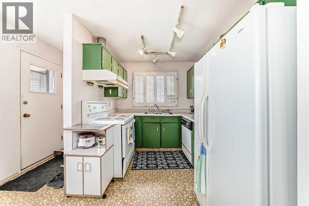 Single Family House Bi-level for Sale in  Berwick Way NW Beddington Heights Calgary 