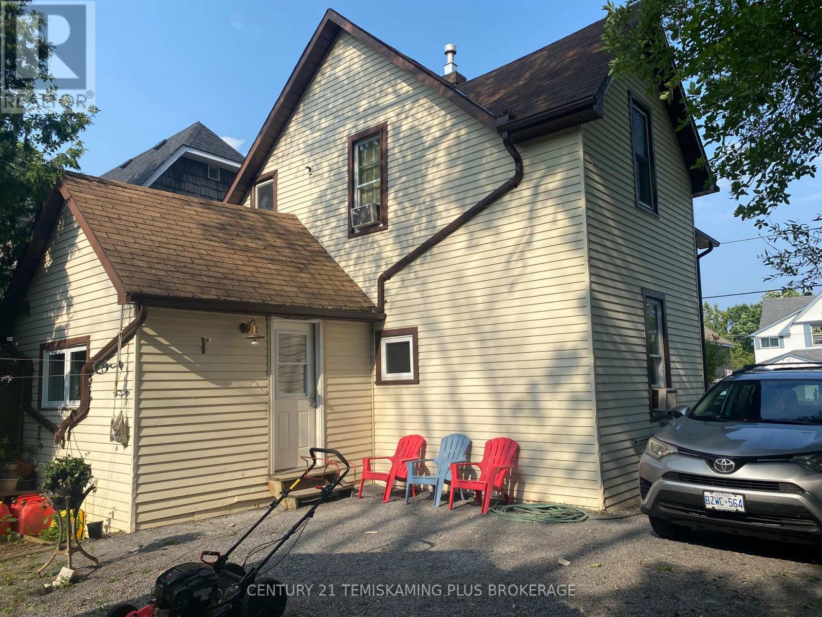 46 PAGET STREET N - 2
