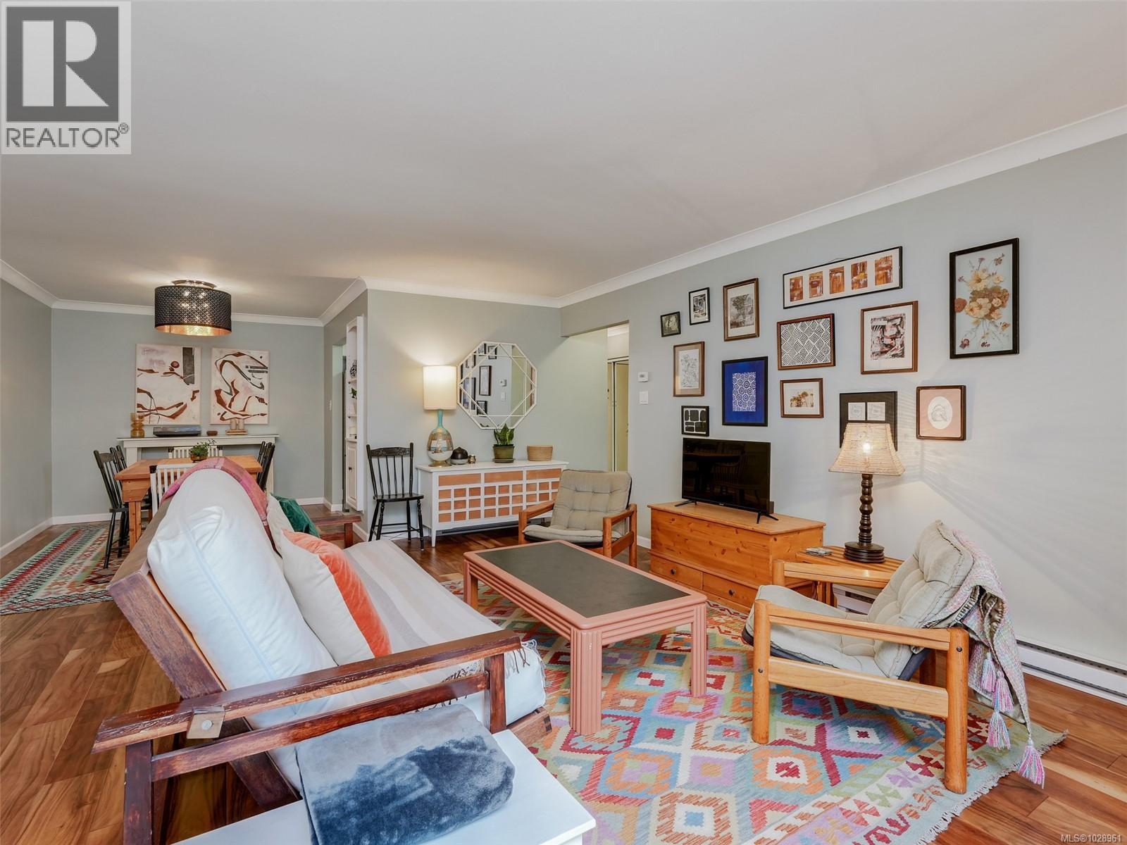 #107 1419 STADACONA AVE - 10