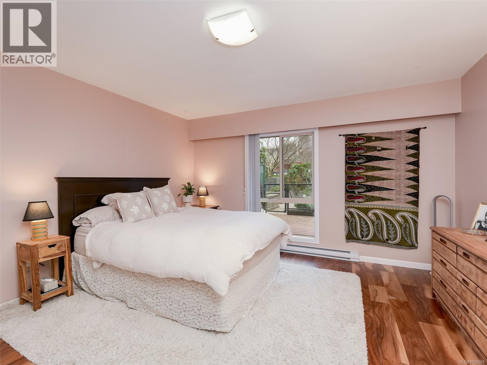 #107 1419 STADACONA AVE - 12