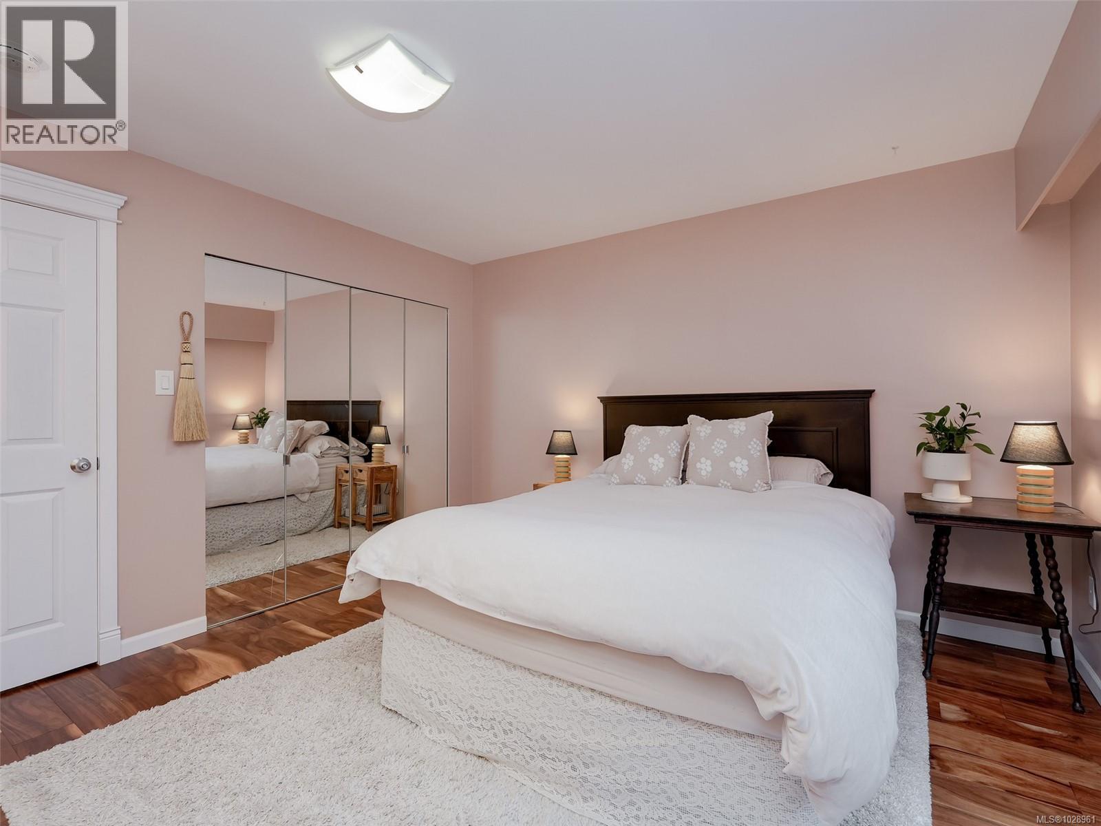 #107 1419 STADACONA AVE - 13